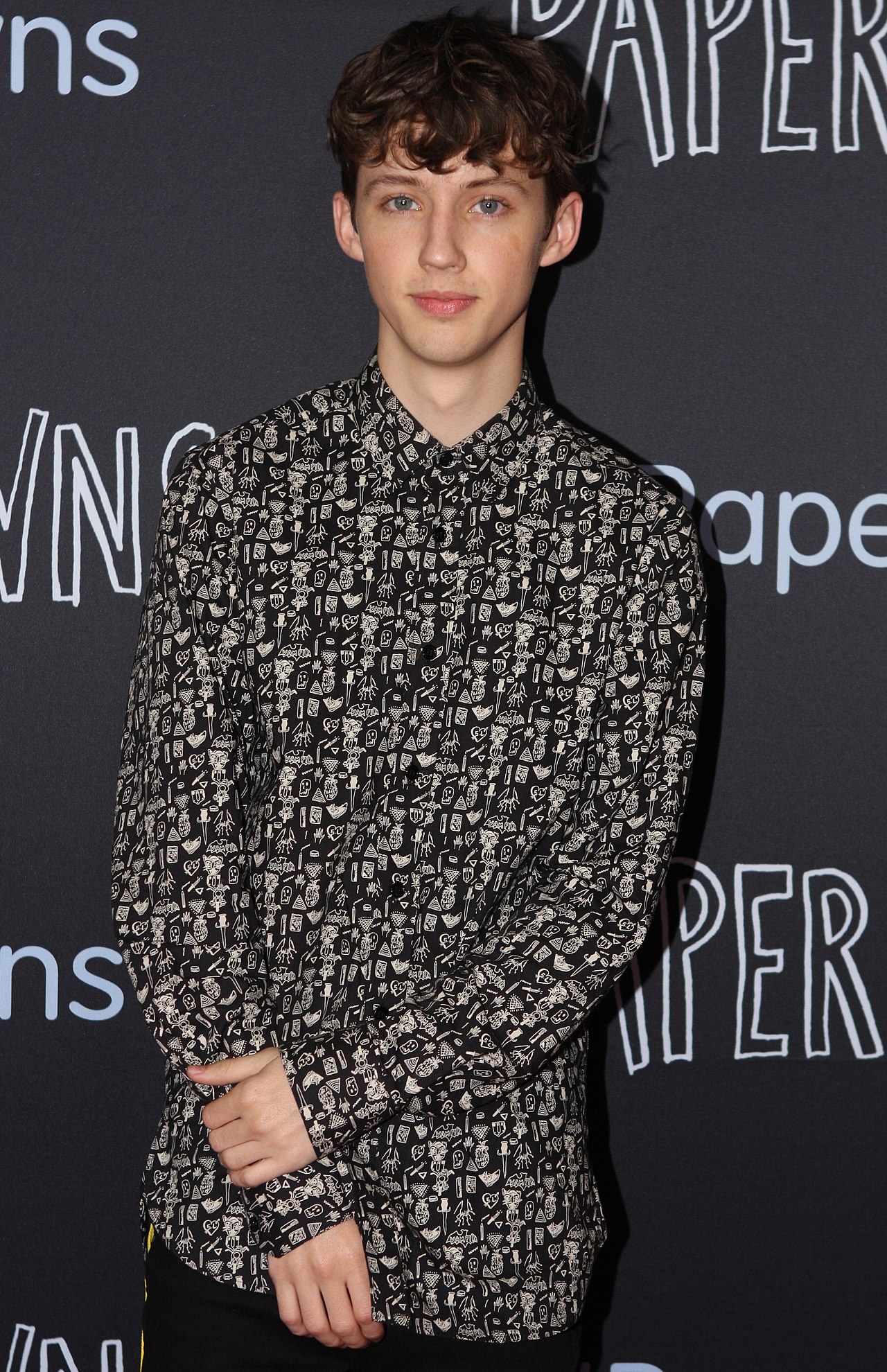 Troye Sivan performing live